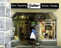 Mit drei Etagen und einer  großen Fachkompetenz ist die Firma Sutter mittlerweile als führendes Geschäft für Schreibkultur weit über die Grenzen Freiburgs hinaus bekannt.   