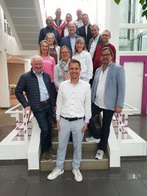 Vom 7. bis 8. November 2024 trafen sich die 15 JobStuhl-Partner bei Rovo Völkle in Loßburg im Schwarzwald.