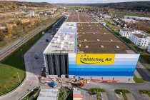 Böttcher AG am Standort Zöllnitz kurz vor Abschluss der Erweiterung des automatisierten Hochregallagers, welches 2026 in Betrieb genommen werden soll.