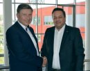 Friedhelm Schnittker (Vice President Alos GmbH) und Dietmar Nick (Geschäftsführer Kyocera Deutschland GmbH).