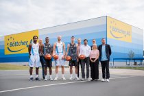 Trikotpräsentation am Firmensitz in Zöllnitz: Gemeinsam mit den Sponsoren stellte Science City Jena die neuen Jerseys für die Bundesliga-Saison 2025/26 vor.