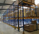 Das neue Verschieberegal in der aeris Zweigniederlassung in Horgau verdoppelt die Lagerkapazitäten.