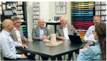 (von links): Marc Tundo (CFO), Rolf Schmid, Bernhard Grob, Hans-Albert Kufferath, Domenic Meier. Bild: Artoz