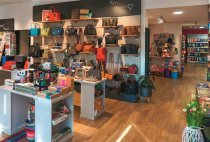 Hier finden die Kunden jetzt auch Bücher, Taschen, hochwertige Papeterie- und Lifestyle-Artikel.