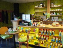 Durch die Angliederung des angrenzenden Bistros wurde die Verweildauer der Kunden im PBS-/Buchbereich erhöht und somit auch der Umsatz pro Kopf gesteigert.