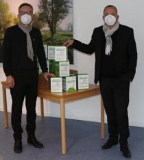 v.l.: Ludger Firneburg, Geschäftsführer Diakonie Krefeld-Viersen und Heiko Elmsheuser, Direktor Corporate Communications der Canon Deutschland.