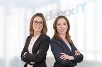 Judith Öchsner (li.) und Stefanie Gundlach teilen sich die Vertriebsleitung des Würzburger Spezialdistributors dexxIT.