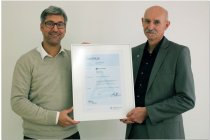 Dirk Leischner und Rudolf Riegauf mit der Zerifizierungsurkunde