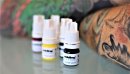 Edding steigt in den Tattoo-Markt mit selbst entwickelten, EU-konformen Farben im eigenen Tattoostudio ein. 