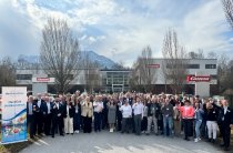 Teilnehmer der duoRetailNet-Tagung bei Carrera Revell nutzten Austausch, Einblicke in Markenstrategien und die „Carrera Challenge“, um Netzwerk und Zusammenarbeit im Fachhandel zu stärken.