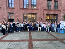 Großes Interesse beim Besuch des Coppenrath Verlags. Rund 100 Teilnehmer der RetailNet erhielten Einblicke in Produktentwicklung, Buchentstehung und den Showroom im „Speicher III“.