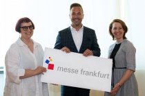 Nicolette Naumann (l.) übergibt ab 1. Juni 2021 an ihre Nachfolger Philipp Ferger. und Julia Uherek. 