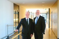 Sven Schneller (links) und Dr. Thomas Baumgärtner, Herma