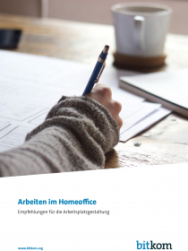 Der Digitalverband Bitkom hat einen Leitfaden „Arbeiten im Homeoffice. Empfehlungen für die Arbeitsplatzgestaltung“ veröffentlicht. 
