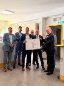 Lars Hagemann (IHK Nürnberg), Thorsten Weich (Unternehmerfabrik Landkreis Roth), Ben Schwarz (Landrat), Richard Erdmann (Altbürgermeister Stadt Roth), Karl Krug (Geschäftsführer Iden Nürnberg), Hans Jörg Iden (CEO Iden Gruppe) und Karl Scheuerlein (Untern