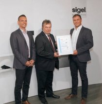 Überreichung der Zertifizierungsurkunde an Sigel