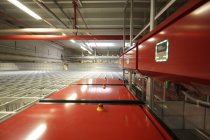 Im neuen Autostore des Overather Zentrallagers finden in 9.000 Behältern auf kleinsten Raum Platz. 