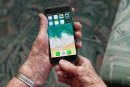 Smartphones spielen bei Senior*innen eine steigende Rolle.