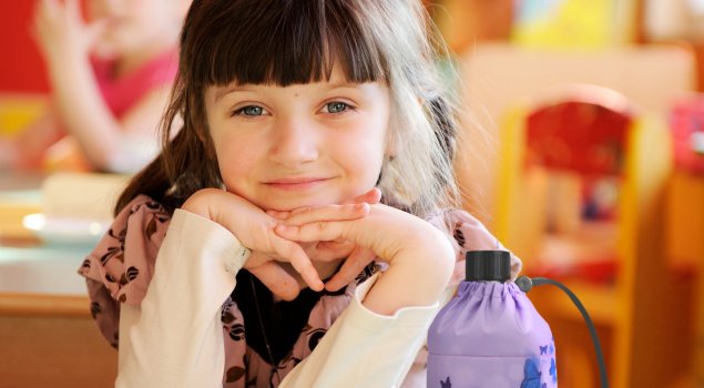 Wissensdurst ist gut – macht aber auch durstig. Kinder, die in der Schule immer ein frisches Getränk zur Hand haben, sind konzentrierter und lernen besser. Eine Trinkflasche gehört daher in jeden Schulranzen.   