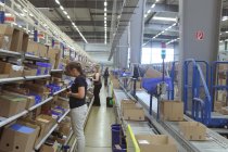 Für Lyreco bedeutet die Verpflichtung zur Kreislaufwirtschaft, recyclingfähige Produktalternativen anzubieten, nicht-kreislauffähige Kunststoffe zu eliminieren und gebrauchte Materialien zurück in die Herstellungskette zu führen.