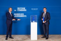 Marke des Jahrhunderts  2022: Dr. Florian Langenscheidt und Thomas Amann, Avery Zweckform (v.l.).