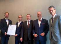 v.l.: Jan-Markus Momberg (IHK Würzburg-Schweinfurt), Matthias Schneider (GF, Mercator-Leasing), Fritz Ritzmann (Persönlich haftender Gesellschafter, Flessabank), Dr. Norman Hoppen (GF, Mercator-Leasing), Sebastian Remelé (OB, Stadt Schweinfurt). 