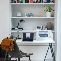 Am häufigsten arbeiten Beschäftigte bei Dienstleistern von zu Hause (34,3 Prozent).