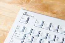 Computertastaturen aus biobasierten Kunststoffen sind optisch nicht von herkömmlichen Tastaturen zu unterscheiden. Aber sind sie auch genauso langlebig? Foto: FNR/allefarben-foto/Schöttke+Enters