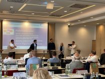 Frühjahrs-Konferenz 2023 der PBS-Markenindustrie in Nürnberg (v.l.) Marc Bach, Wolk AG; Markus Fost, Fostec & Company; Jörg Schülein und Verena Meier, AEG sowie Bastian Müller; socialPALS.