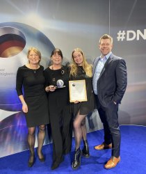 Preisverleihung in Düsseldorf: Sabine Brooks, Patricia Siebel, Lorna Siebel, Jörg Zimmermann - alle Edding (v.l.).