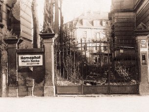 1923