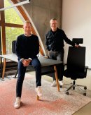 Unter dem Leitgedanken „Zwei Marken. Eine Vision.“ bündeln beide Unternehmen ihre Kompetenzen: Lars Harry Hartwig (links), Geschäftsführer Marketing und Vertrieb bei Köhl, und Uwe Sinde, Head of Sales and Marketing bei Reiss Büromöbel.