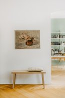 Schlichte Form und edles Eschenholz: die Bank von side by side steht für Sanfte Eleganz. 