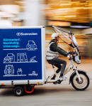 Bis zu 300 Pakete am Tag wurden in Spitzenzeiten per Lastenfahrrad mit Kölner Postleitzahl ausgeliefert. Die Pakete werden im Soennecken-Logistikzentrum bereitgestellt und von Newweys in seine Depots und Micro Hubs angeliefert. 