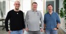 Stefan Reimers (Mitte) mit den OFFICE Partner CEOs Sven Osterholt (links) und Peter Pölling (rechts)