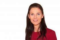 Bildungsforscherin Stephanie Müller vermittelt den Teilnehmerinnen und Teilnehmern des Faber-Castell Kompetenzseminars Anwendungs- und Deko-Ideen.