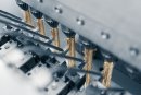 Die Robert E. Huber GmbH  ist spezialisiert auf die Herstellung hochpräziser Produkte und Komponenten und fertigt unter anderem exklusive Schreibgeräte und Accessoires für zahlreiche Weltmarken aus der Luxus- und Konsumgüterbranche.