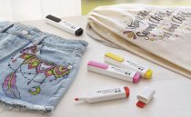 Mit den bunten Textilmarkern von Faber-Castell lassen sich die verschiedensten Stoffe wunderschön gestalten.