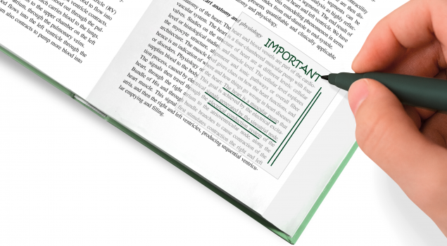 Transparente Haftnotizen aus Papier ermöglichen Markierungen und Kommentare, ohne den darunterliegenden Text zu verdecken – und bieten im Gegensatz zu plastikbasierten Alternativen ein angenehmes Schreibgefühl sowie eine recyclingfähige Lösung.