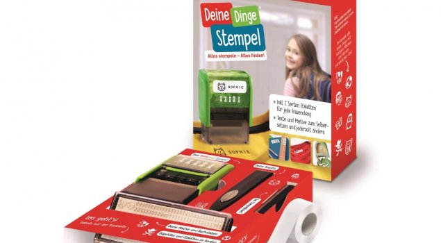 Das Set enthält einen Stempel mit Rillenplatte zum Setzen der mitgelieferten Buchstaben- und Motive-Sets.