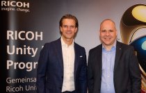 Ricoh Partner Summit 2025 in Hamburg, die Gastgeber Michael Raberger, CEO Ricoh Deutschland, und Tobias van Wickeren, Commercial Director Partner Sales Ricoh Deutschland.