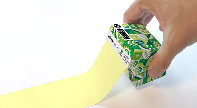 Roll Notes von UPM Notes ermöglichen individuell lange Haftnotizen und werden in einem Spender aus Recyclingkarton geliefert.
