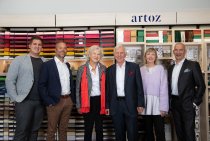 Doris und Hans-Albert Kufferath (Mitte) bei der Übernahme durch das neue Management.