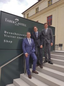 Rolf Schifferens, Vertrieb Vorstand Europa Faber-Castell, Stefan Matschke , Vertriebsleiter Faber-Castell D-A-CH-Region und Klaus Fliegerbauer, Geschäftsführer Eberhard Faber Vertrieb (v.l) sind mit ihren Marken bestens für die Zukunft aufgestellt.