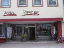 Das Fachgeschäft „Papier pur“ lädt in der Innenstadt von Speyer alle Interessierte zu einem Rundgang durch die handverlesene Papierkunst aus aller Welt ein.