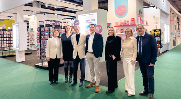 Mit jährlich mehreren Millionen produzierten Grußkarten zählt TMS International zu den etablierten Entwicklungspartnern im europäischen Papeteriemarkt. Mit jährlich mehreren Millionen produzierten Grußkarten zählt TMS International zu den etablierten Entwicklungspartnern im europäischen Papeteriemarkt.