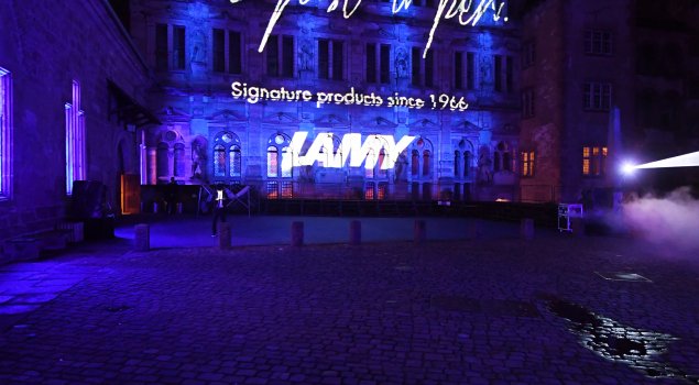 Mit einer spektakulären Lichtprojektion feierte das Unternehmen „50 Jahre Lamy Design“ mit rund 400 Gästen auf dem Heidelberger Schloss.
