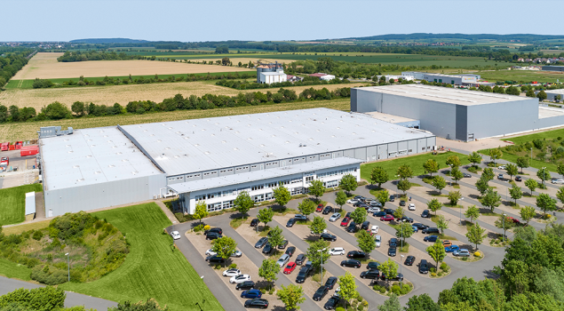 Die Produktionsstätte und das Logistikzentrum von Hamelin in Gronau/Leine sind der größte Standort der Groupe Hamelin außerhalb Frankreichs. Die Produktionsstätte und das Logistikzentrum von Hamelin in Gronau/Leine sind der größte Standort der Groupe Hamelin außerhalb Frankreichs.