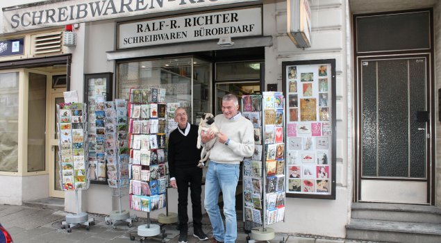 Die kleine Grußkartenwelt von Ralf Richter und Peter Delfmann ist weit über die Stadtgrenzen hinaus bekannt. 