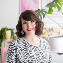 DIY-Bloggerin Lisa Tihanyi vermittelt in den Faber-Castell Online-Kreativseminaren wieder Wissen für den Fachhandel.